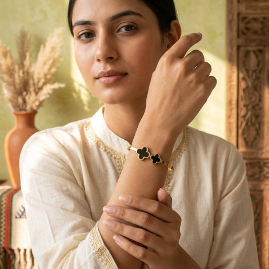 Anti-Tarnish Trendy Black Clover Bracelet (Free Size)